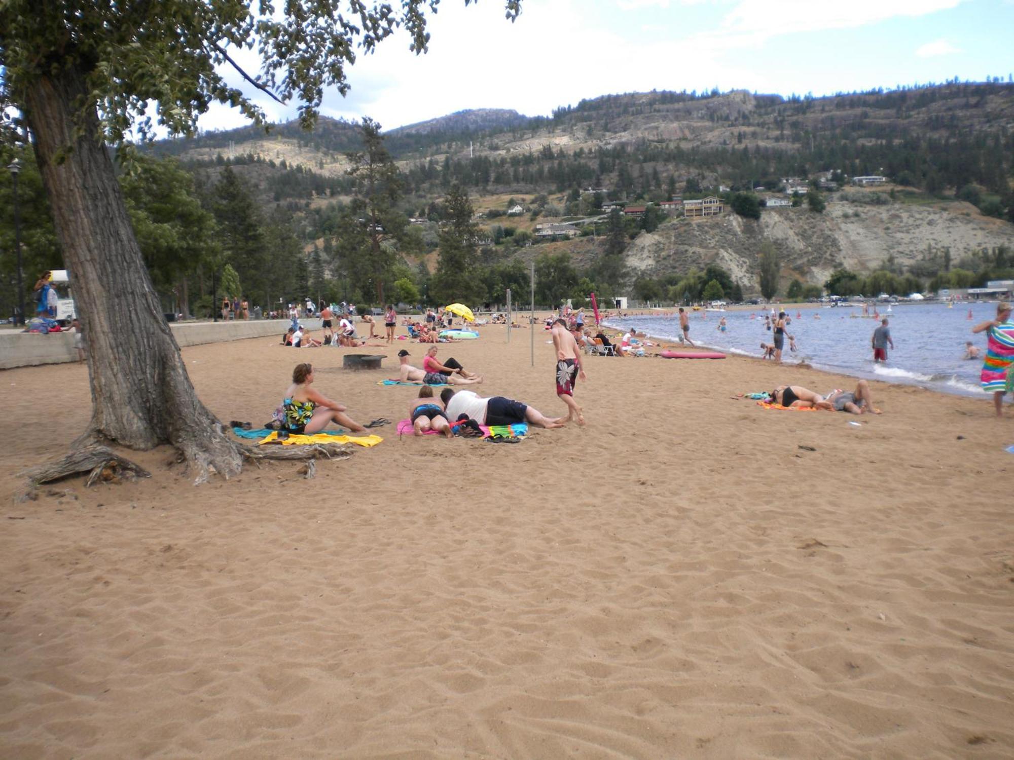 Holiday House Motel Penticton Exterior photo
