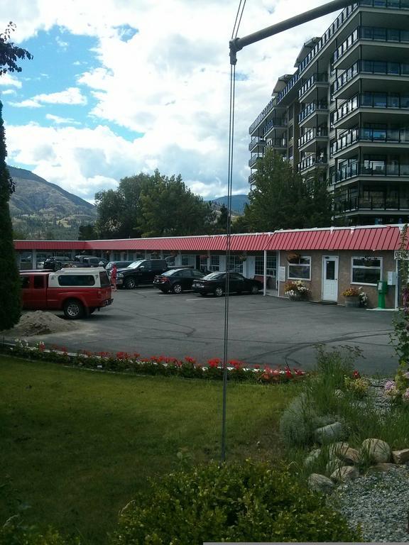 Holiday House Motel Penticton Exterior photo