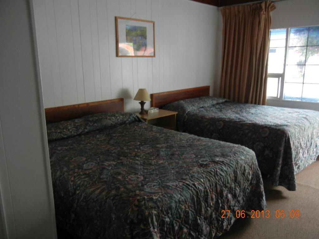 Holiday House Motel Penticton Room photo