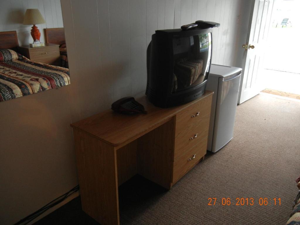 Holiday House Motel Penticton Room photo