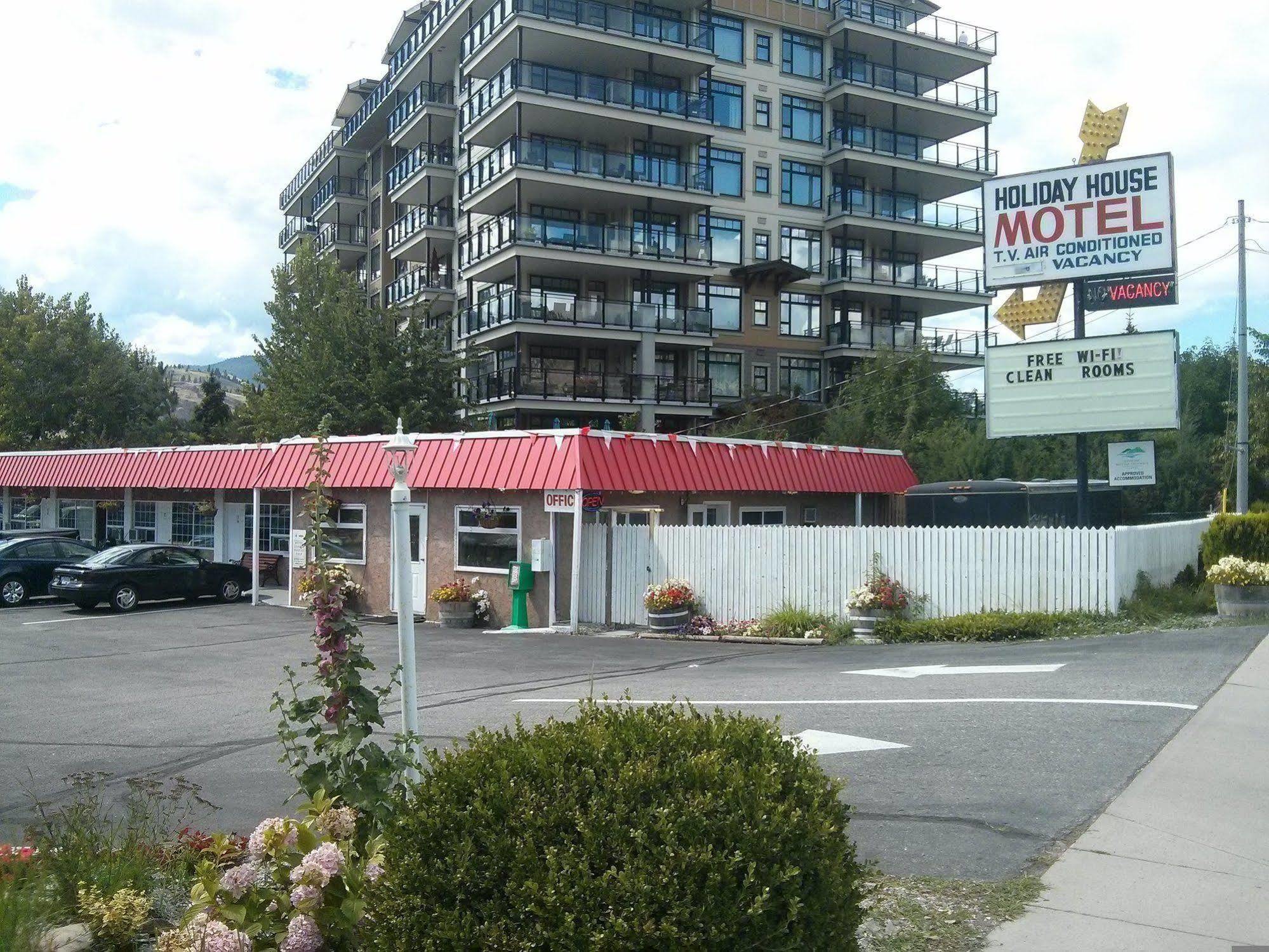 Holiday House Motel Penticton Exterior photo